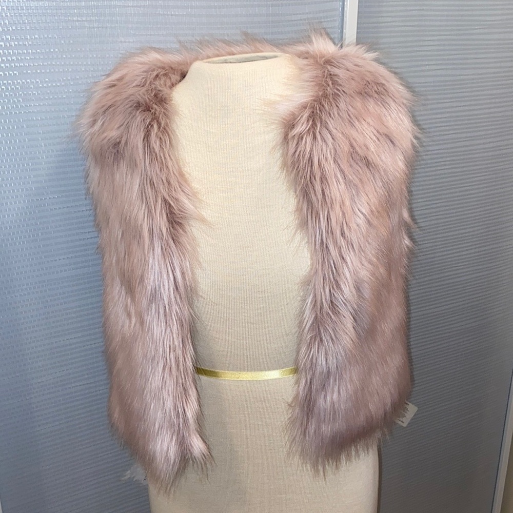 NEW WITHOUT TAGS YOUNG GIRLS FAUX FUR VEST